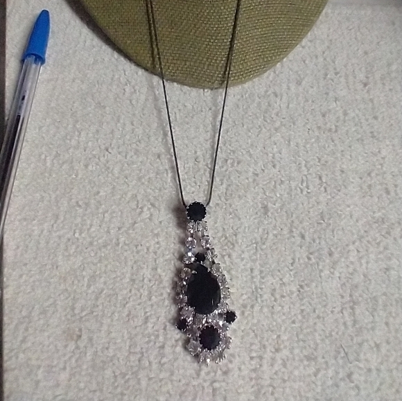 Vintage Jewelry - Black clear crystal necklace